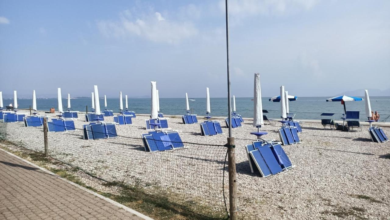 Residence Pool Peschiera Del Garda Bagian luar foto